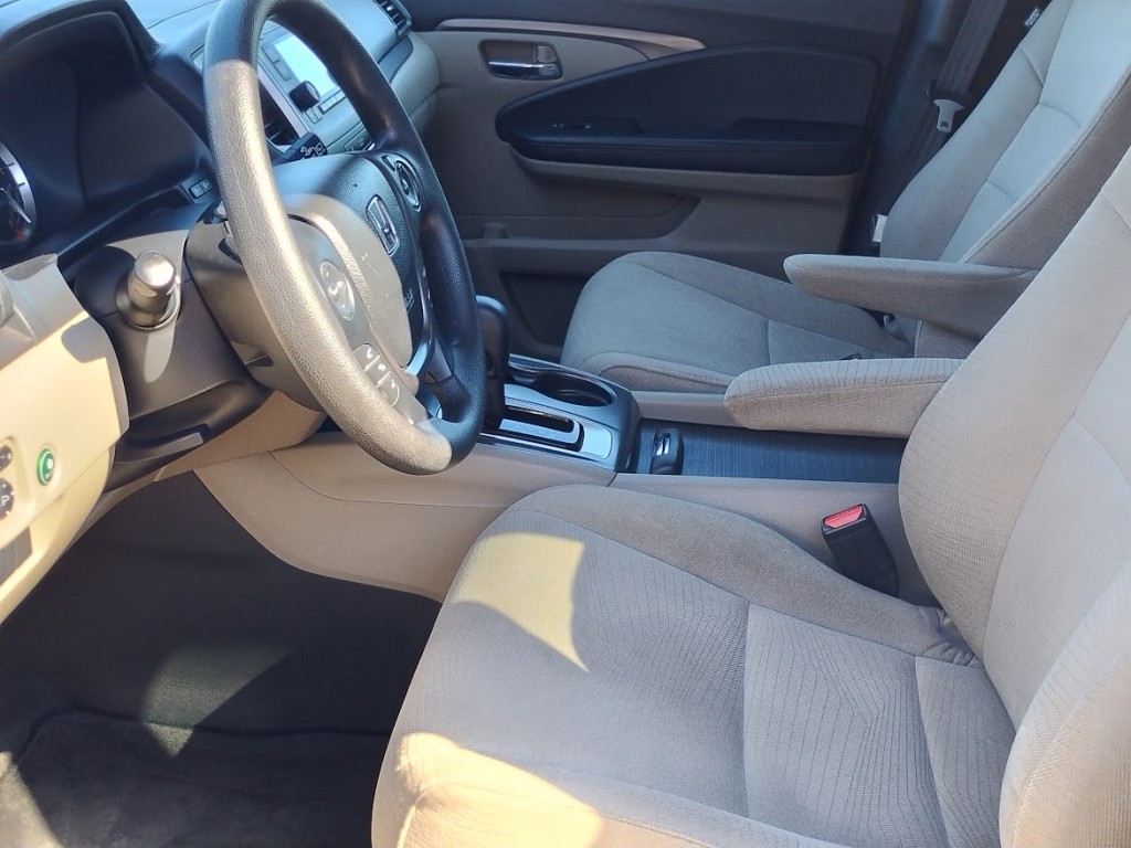 2017 Honda Pilot LX photo 5
