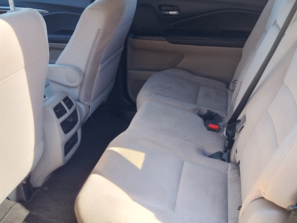 2017 Honda Pilot LX photo 6
