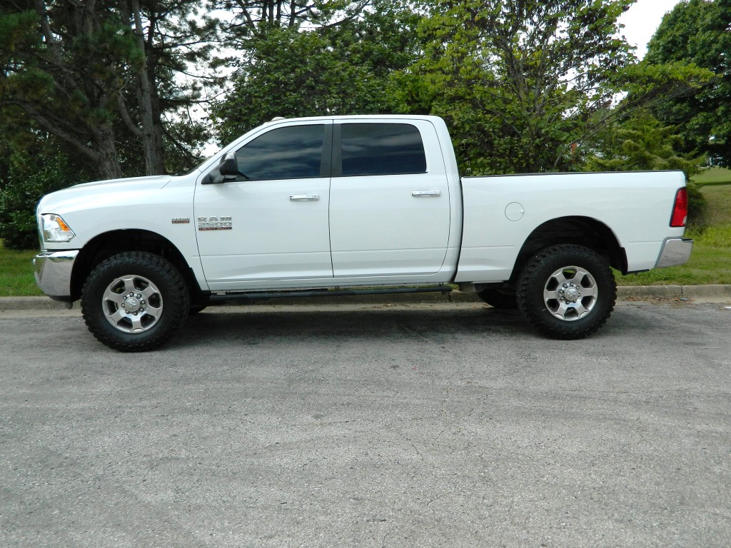 2017 Ram 2500 SLT photo 4