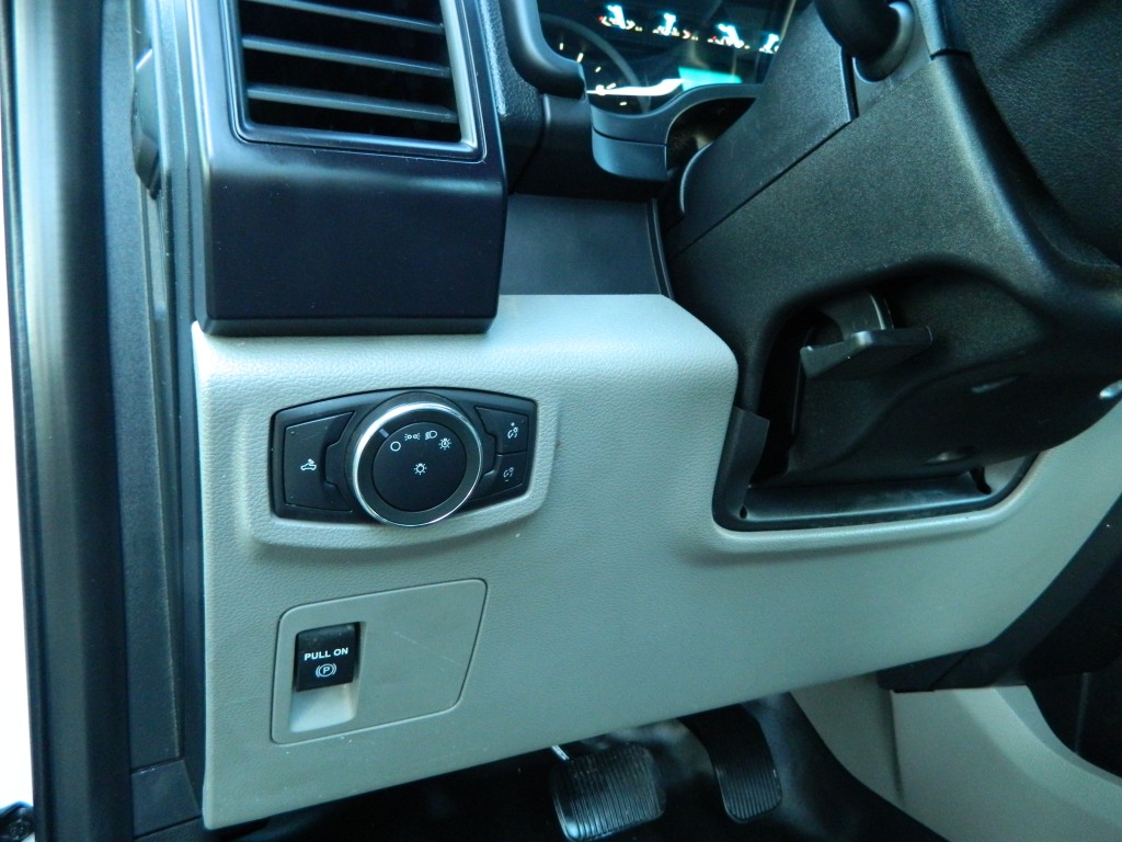 2017 Ford F-150 XL photo 16