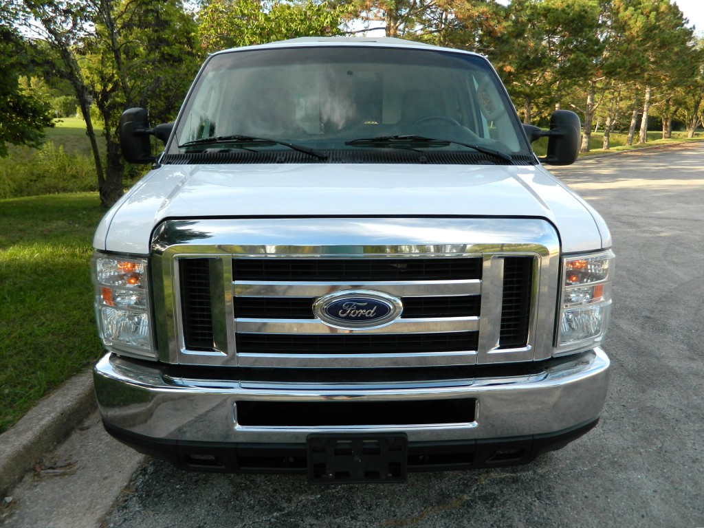 2016 Ford E-350 photo 2