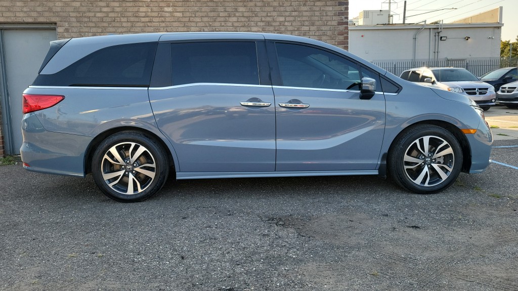 2023 Honda Odyssey Touring photo 4