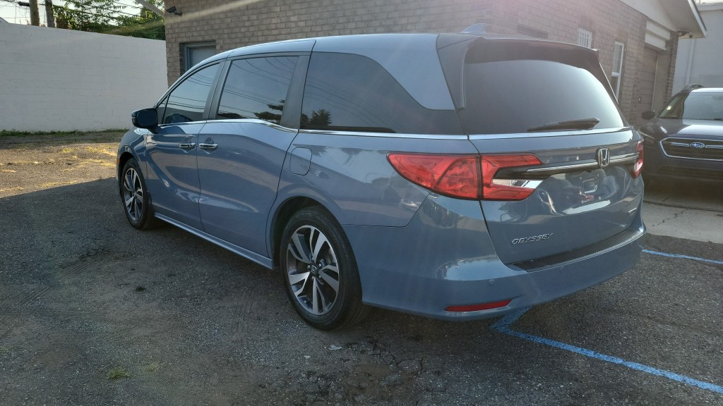 2023 Honda Odyssey Touring photo 5