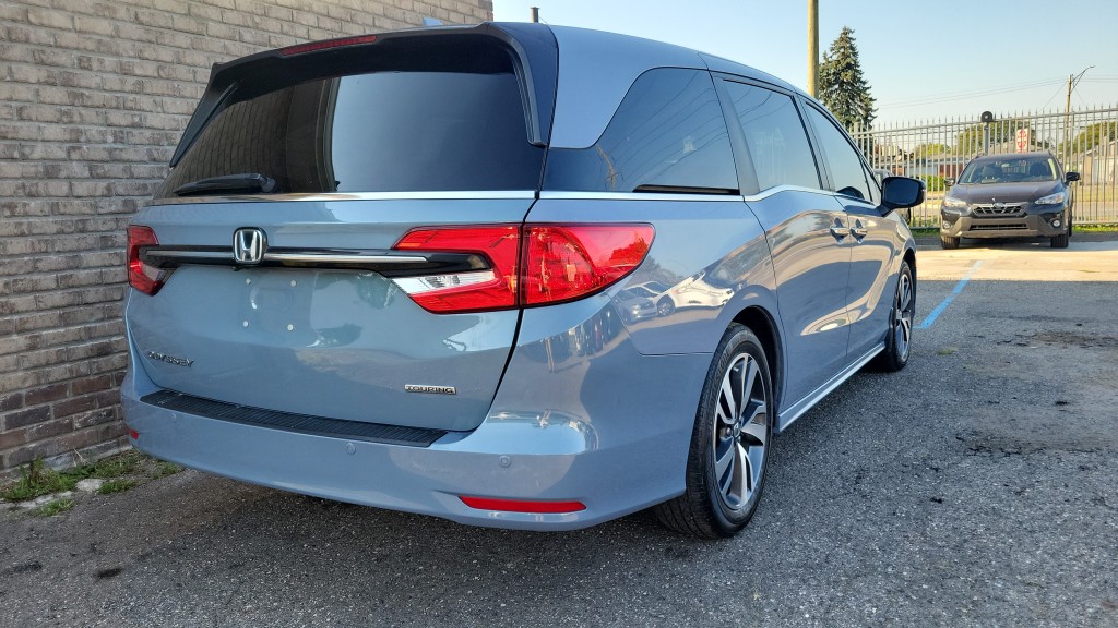 2023 Honda Odyssey Touring photo 7
