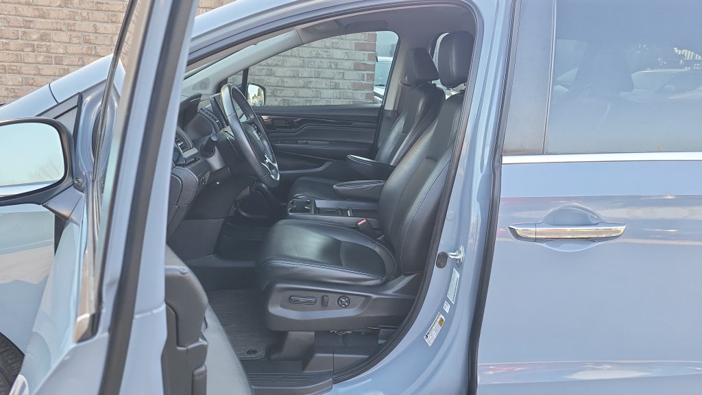 2023 Honda Odyssey Touring photo 14
