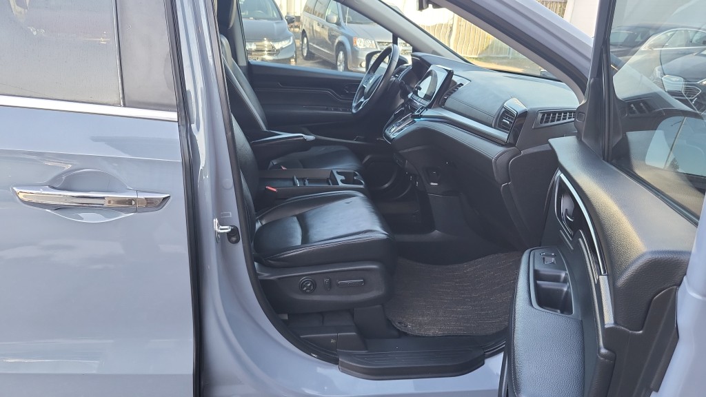 2023 Honda Odyssey Touring photo 18