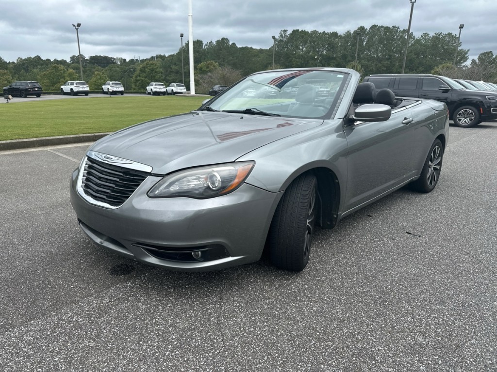 2011 COMING SOON Chrysler 200
