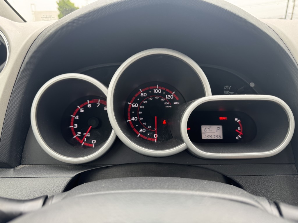 2009 Toyota Corolla Matrix L 4WD photo 2