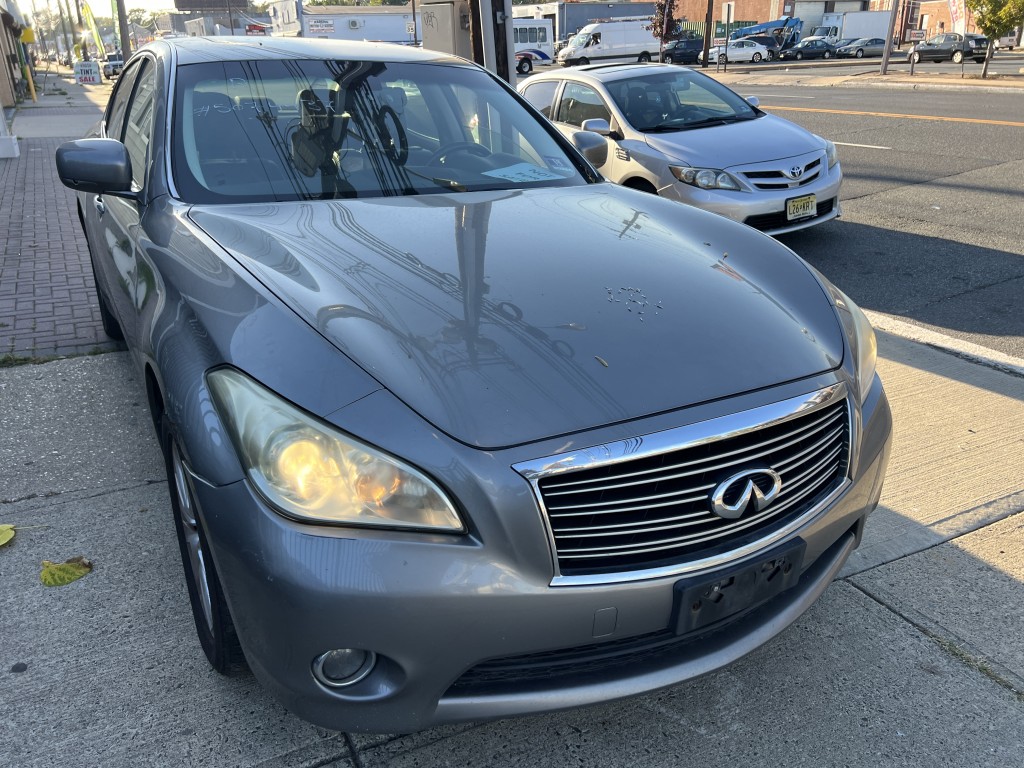 2012 Infiniti M37