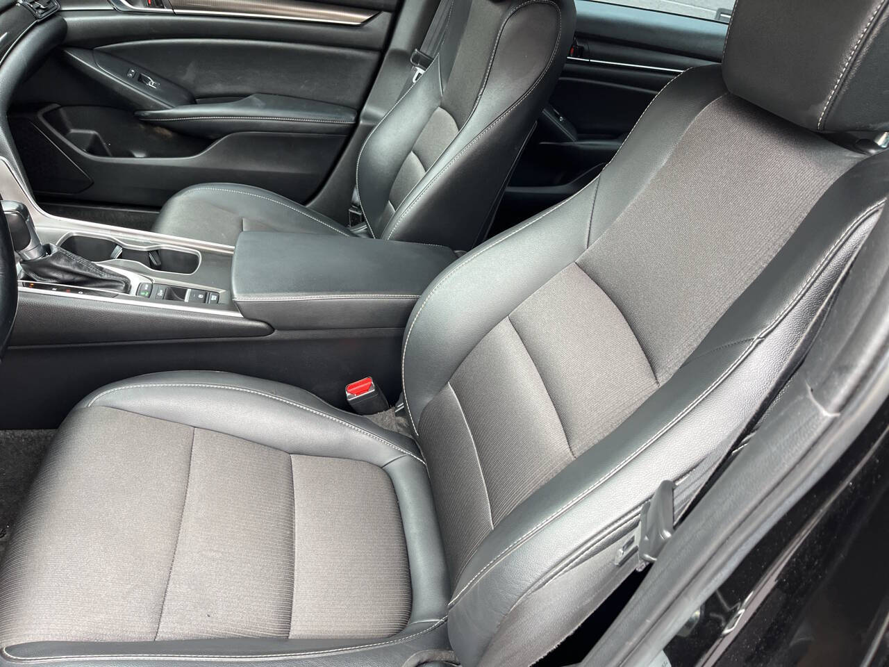 2021 Honda Accord Sport photo 4