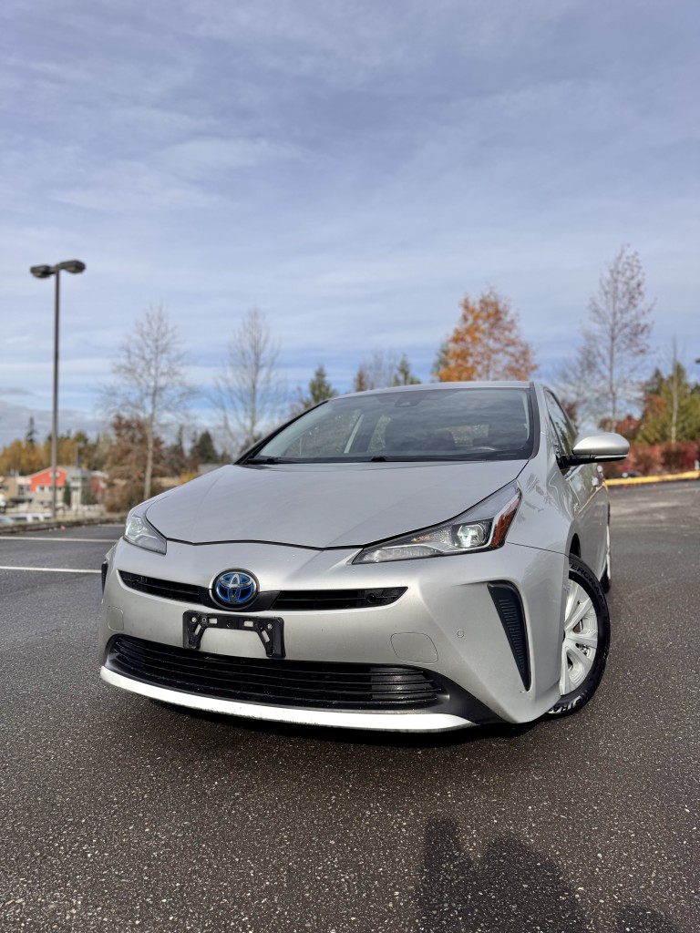 2019 Toyota Prius LE's photo