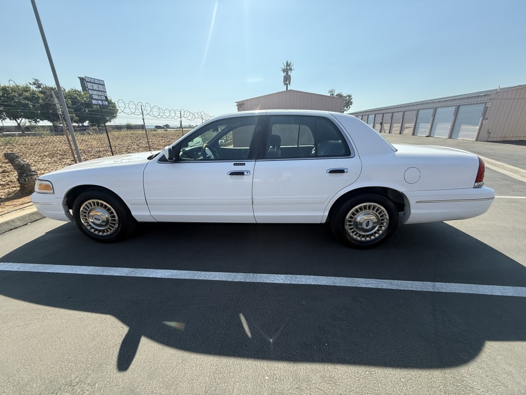 2000 Ford Crown Victoria