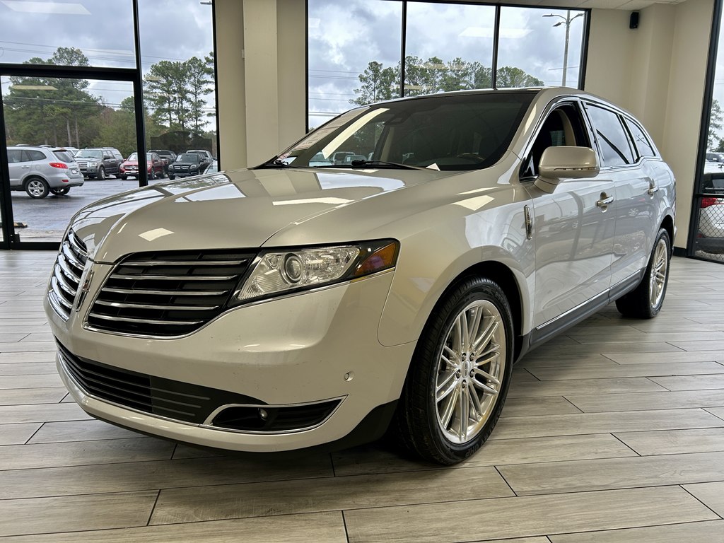 2018 Lincoln MKT Base photo 3