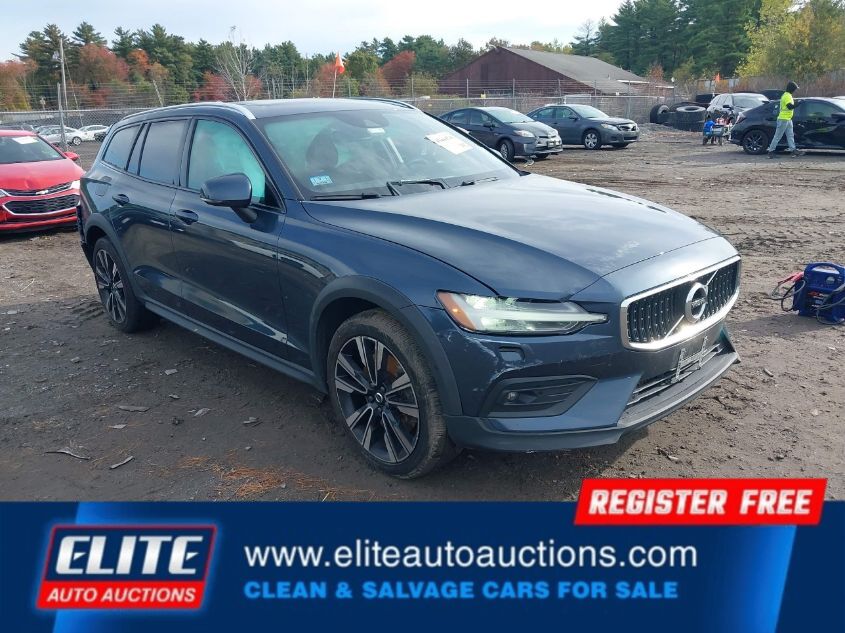 2022 VOLVO V60