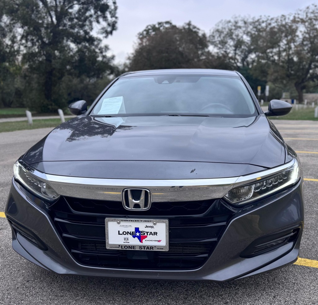 2019 Honda Accord LX photo 2