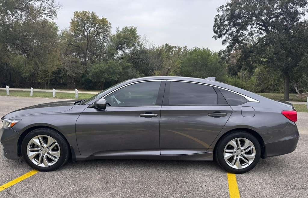 2019 Honda Accord LX photo 4