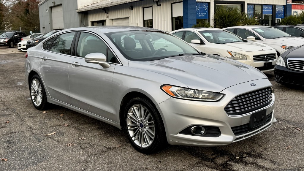 2014 Ford Fusion SE's photo