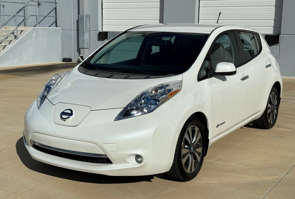 2014 Nissan LEAF SL's photo