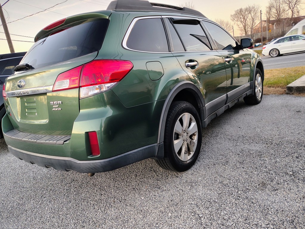 2010 Subaru Outback 3.6R Limited's photo