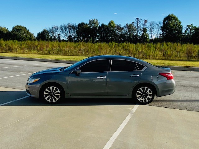 2017 Nissan Altima SV's photo