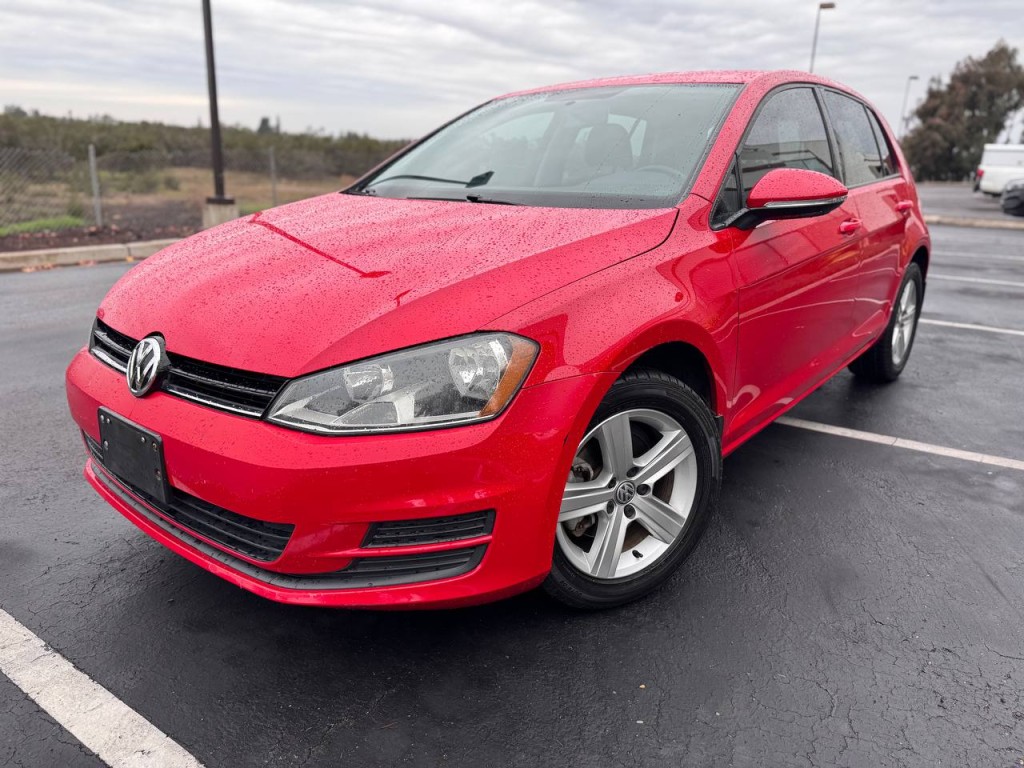 2015 Volkswagen Golf TDI S's photo