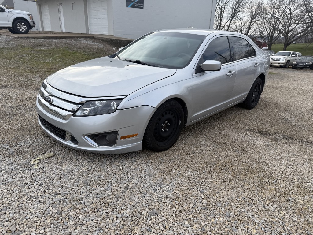2010 Ford Fusion SE's photo