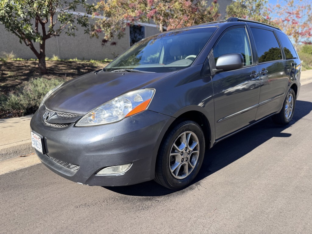 2006 Toyota Sienna XLE's photo