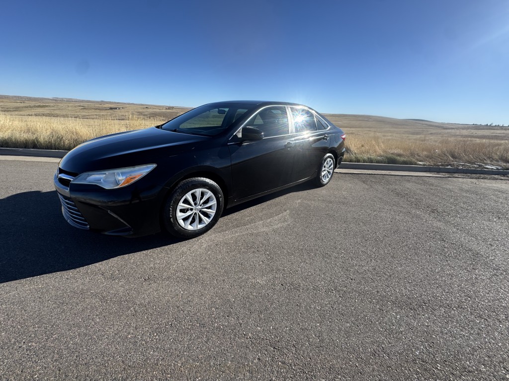 2016 Toyota Camry LE's photo