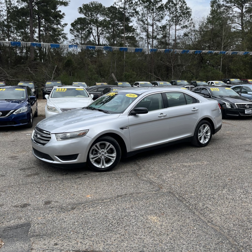 2016 Ford Taurus SE's photo