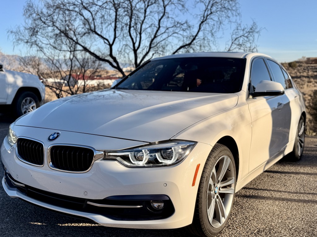 2018 BMW 3 Series 330i's photo