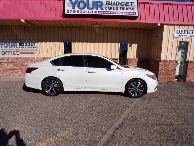 2017 Nissan Altima SR's photo