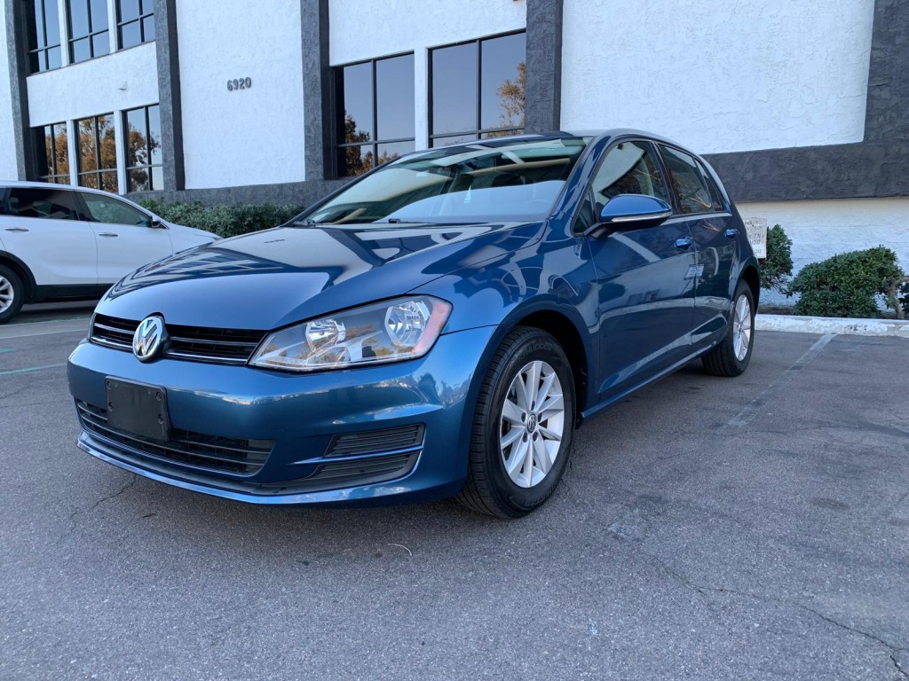 2016 Volkswagen Golf TSI S's photo