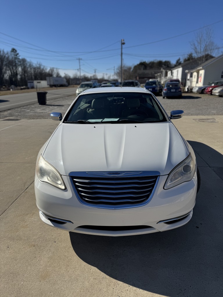 2011 Chrysler 200 Limited's photo