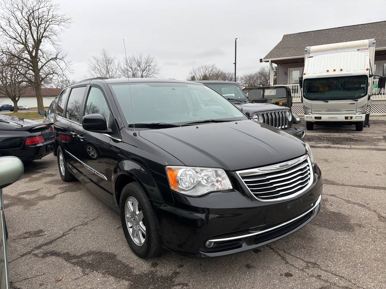 2012 Chrysler Town & Country Base's photo