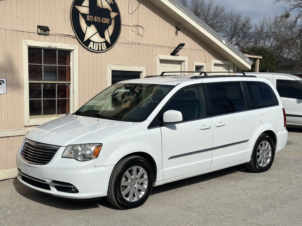 2016 Chrysler Town & Country Base's photo