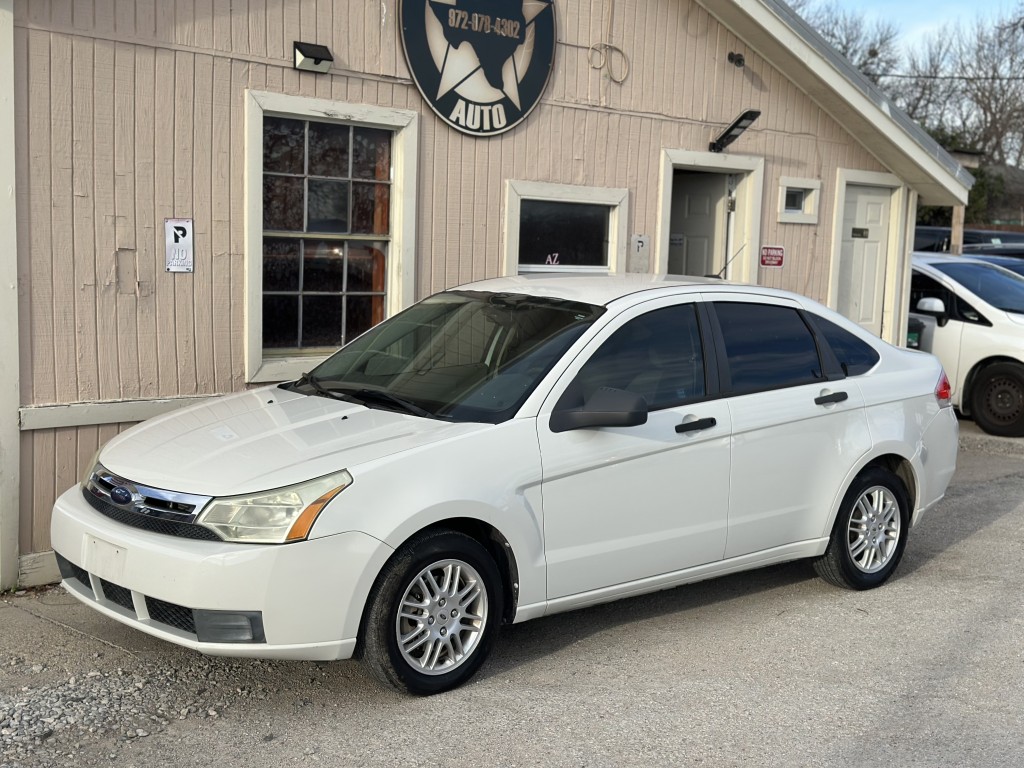 2010 Ford Focus SE's photo