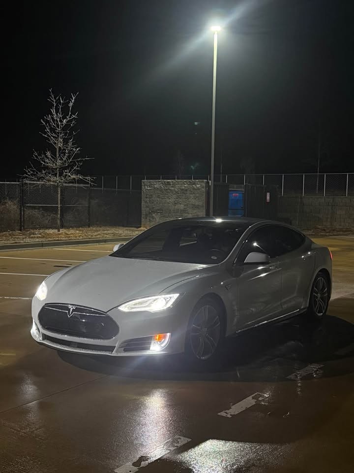 2015 Tesla Model S 70D