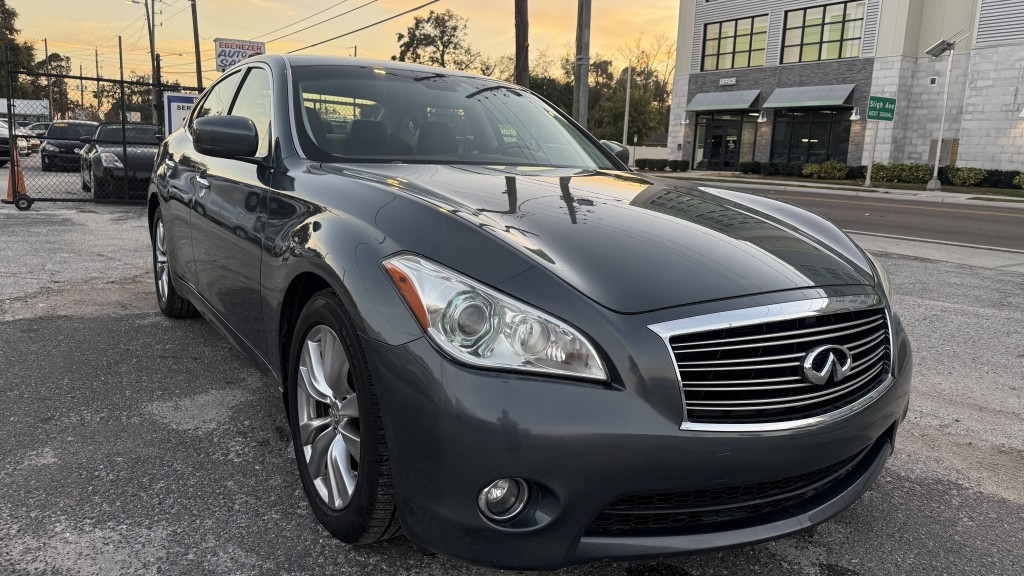 2012 Infiniti M37