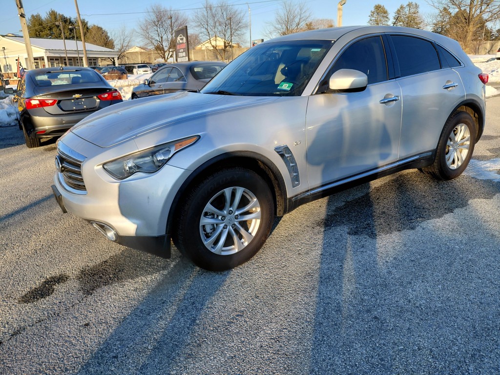 2016 INFINITI QX70 Base
