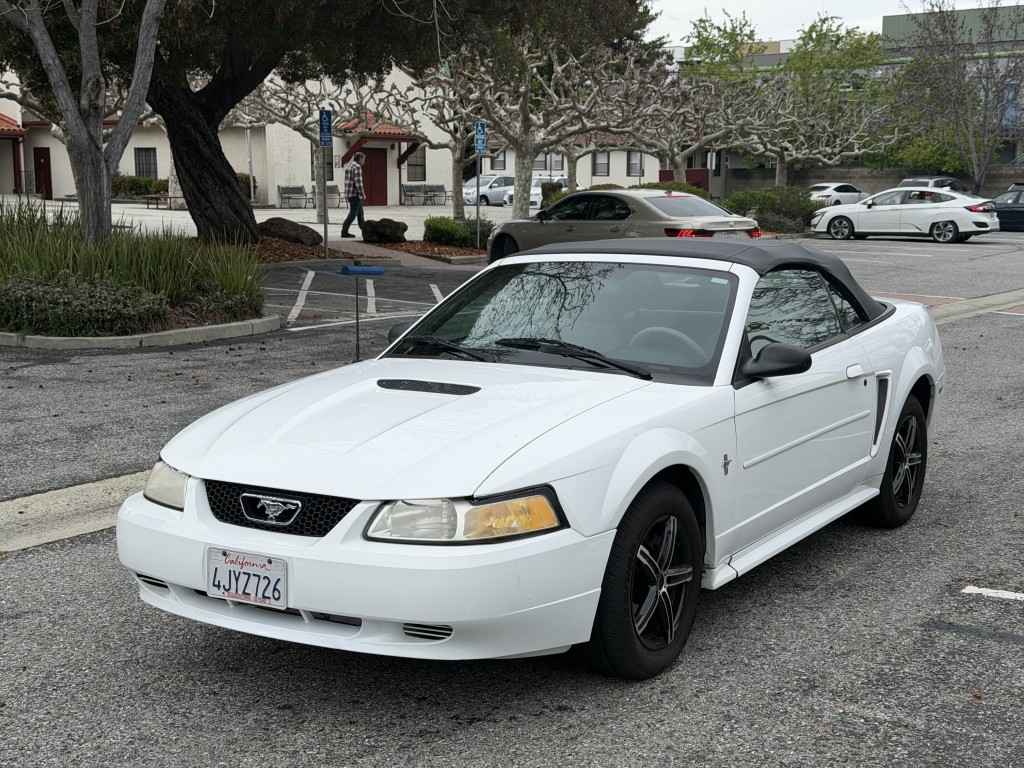2000 Ford Mustang